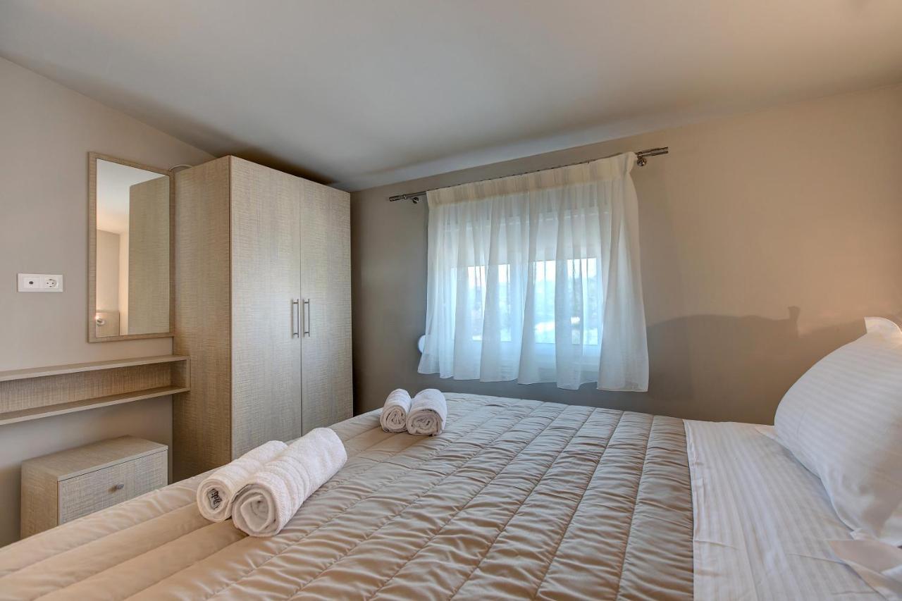 The House Of The Roses Apartment Геракини Екстериор снимка